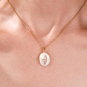 Personalized Oval Locket Necklace with Photo, Dainty Pearl Pendant, Beach Jewelry, Memorial Necklace, Cute Birthday Gift, Necklaces for Kids