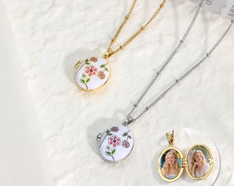 Custom Photo Locket Necklace, Floral Pendant, Birthday Necklace, bridesmaid Gift, Mother's Day Jewelry, Gift for Her
