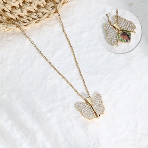 Custom Photo Locket Necklace with Butterfly, Dainty Butterfly Pendant, Memorial Necklace, Vintage Necklace, Christmas Gift, Gift for Her