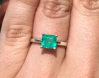 Anillo de compromiso solitario de plata con esmeralda natural de 2,0 cts, corte este-oeste, anillo de compromiso con esmeralda genuina, anillo de plata con esmeralda tallada.