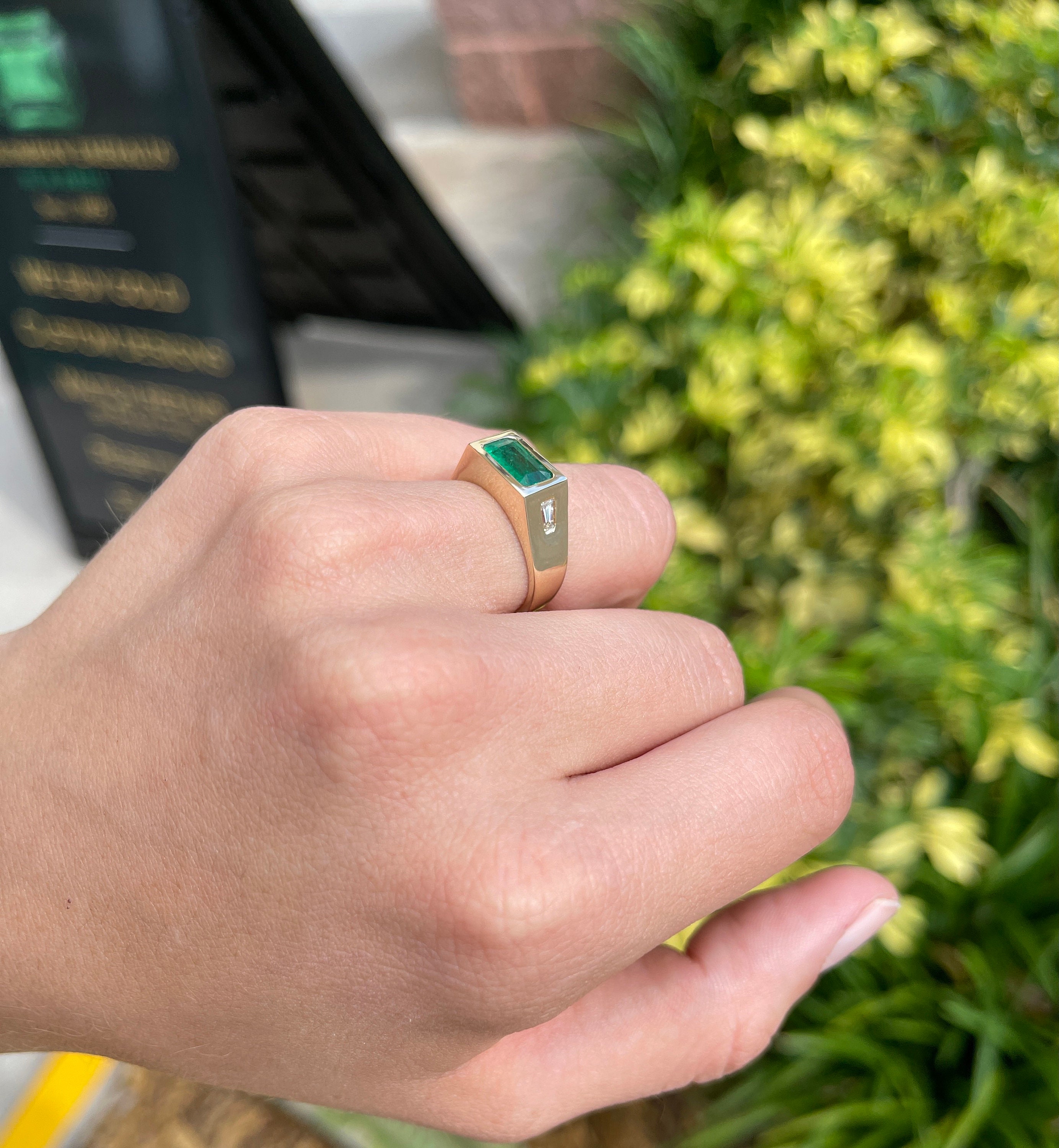 エメラルドリング 3ストーンデザイン 8.90tcw 14K スリーストーン エメラルド リング、エメラルド