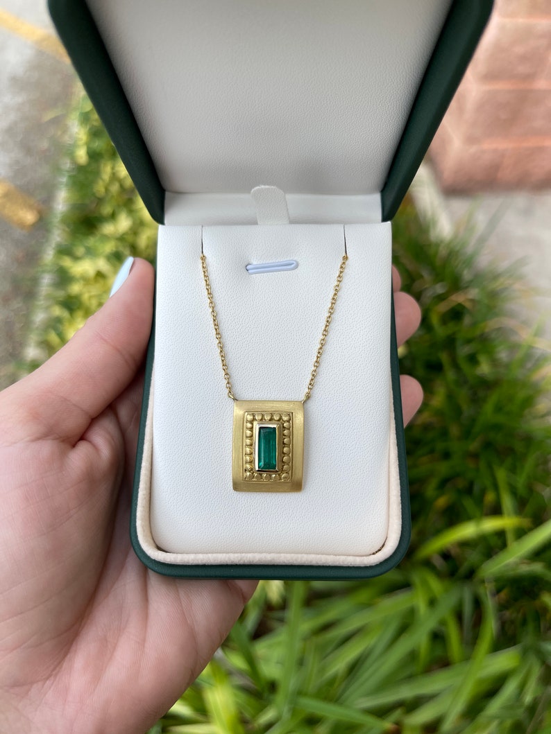 Green Emerald Necklace - A Stunning 1.60 Carat Colombian Beauty