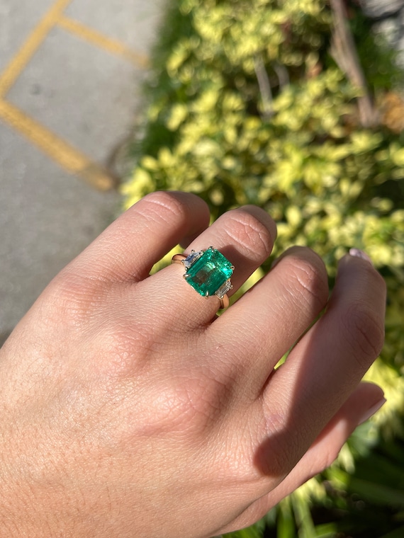 Heirloom Quality 1.5ct Emerald and Diamond Platinum Ring For Sale at  1stDibs | heirloom emerald ring