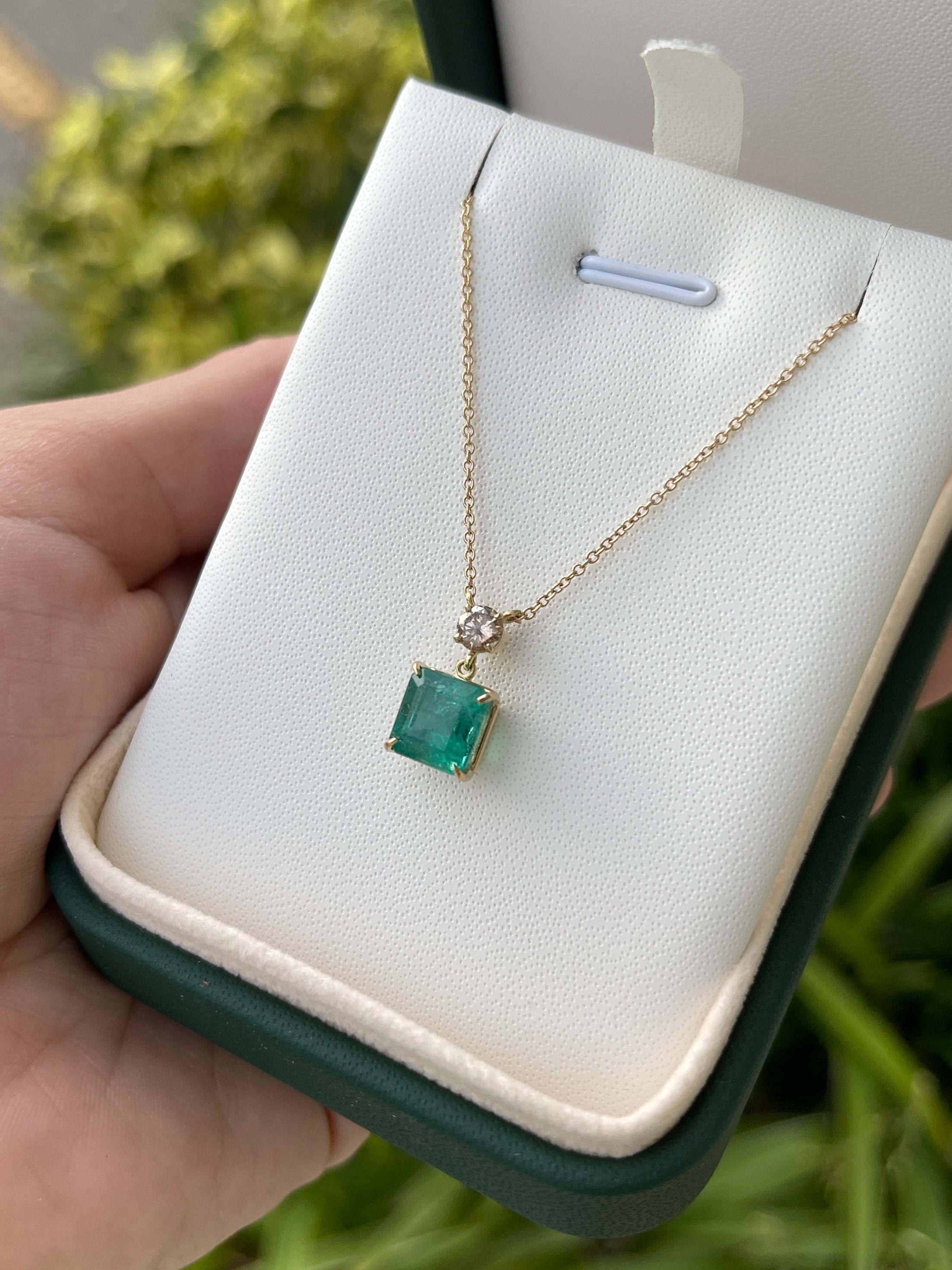 Pendentif En Or 14k Avec Emeraude Naturelle & 12 Diamants - Certifié IGI, Neuf
