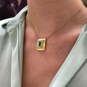Luxurious Anniversary Gift: Solitaire Emerald Necklace - 1.60 Carat Brilliance