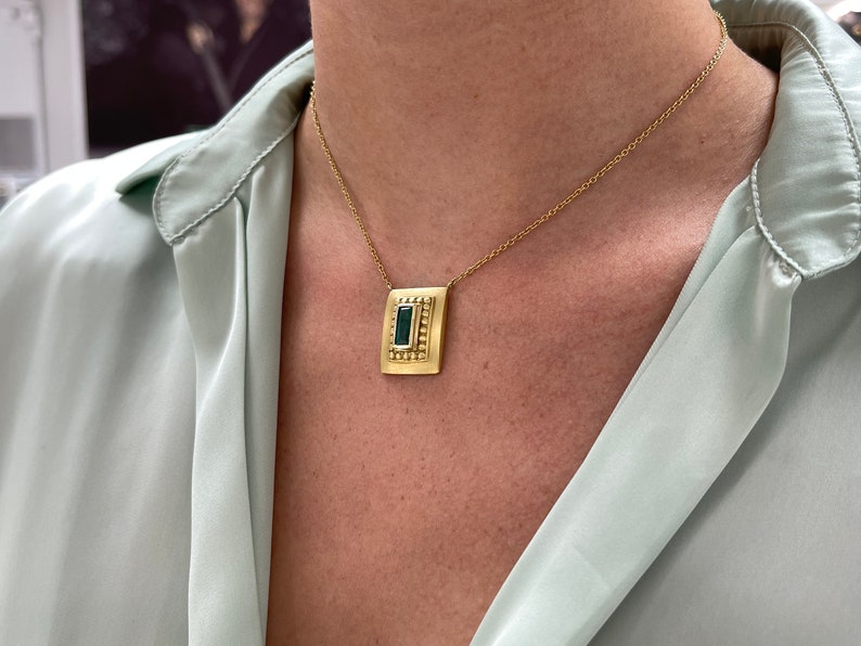 Luxurious Anniversary Gift: Solitaire Emerald Necklace - 1.60 Carat Brilliance