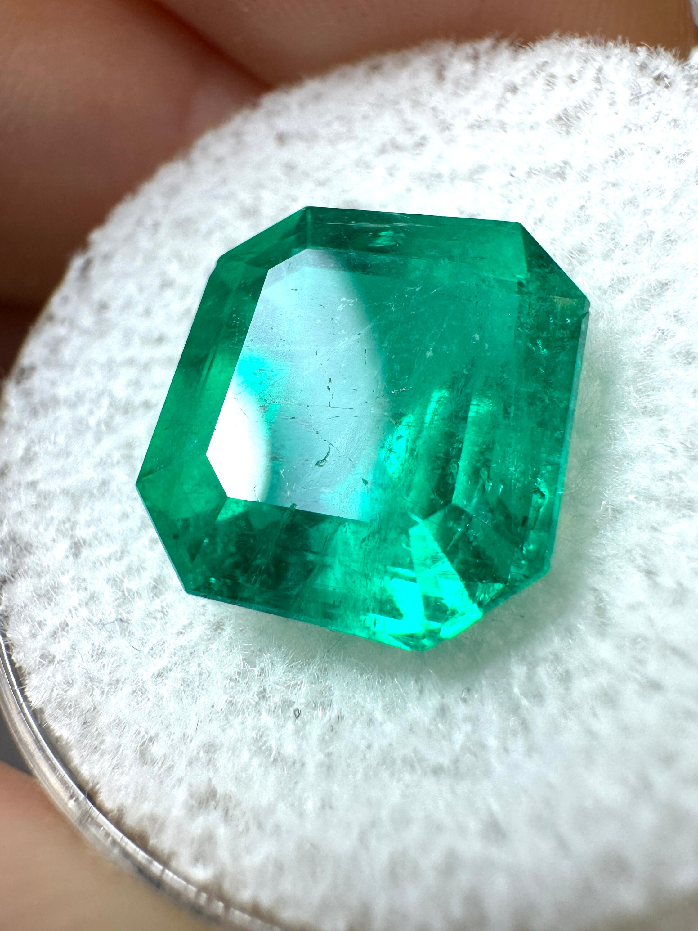 140 Cts Natural Colombian Emerald – Rich Green – Loupe Clean – Loose Cut Gemstone – Unbranded