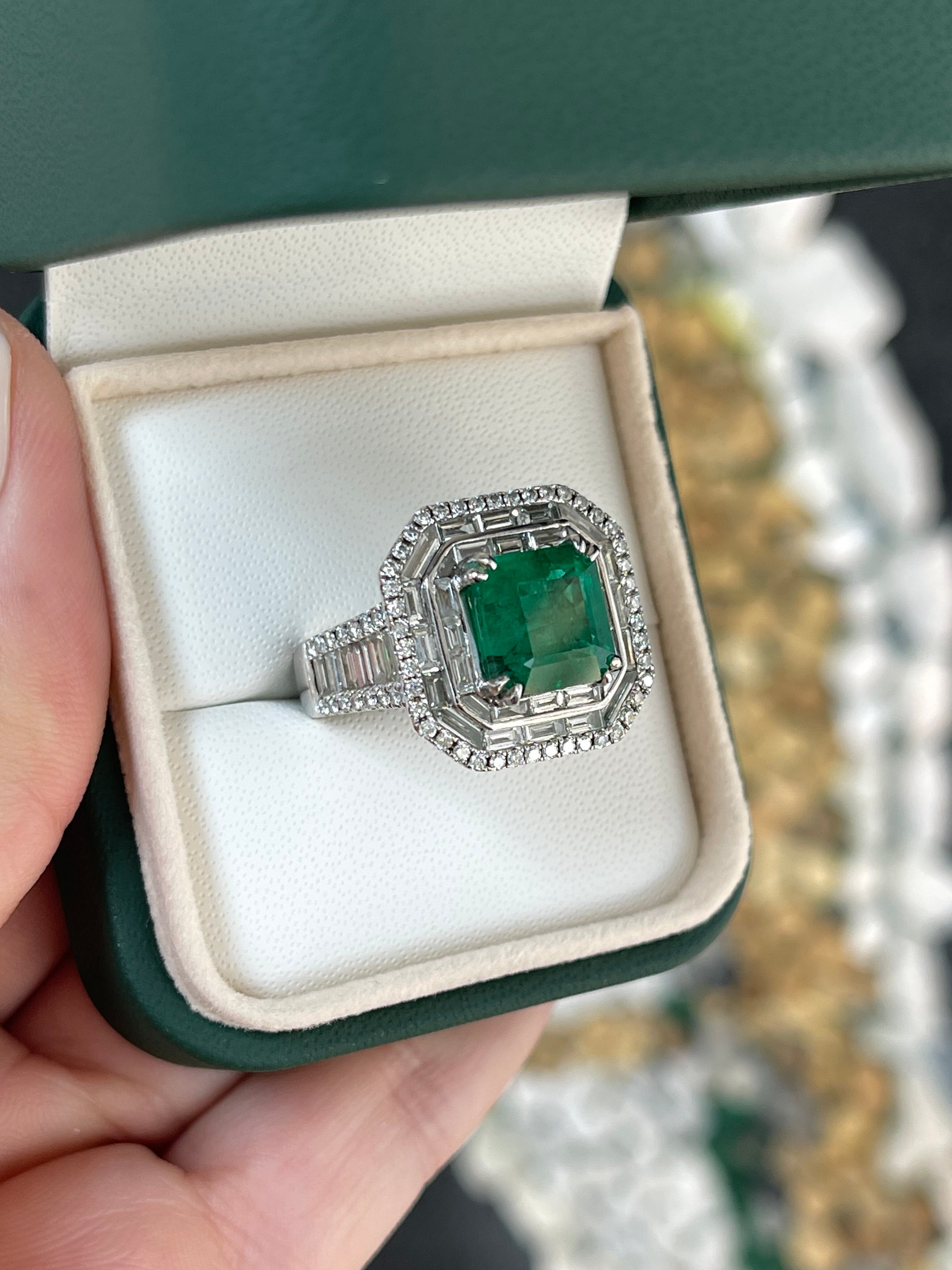 ホワイトゴールド18K エメラルドリング　７号 ホワイトゴールド18K エメラルドリング 7号