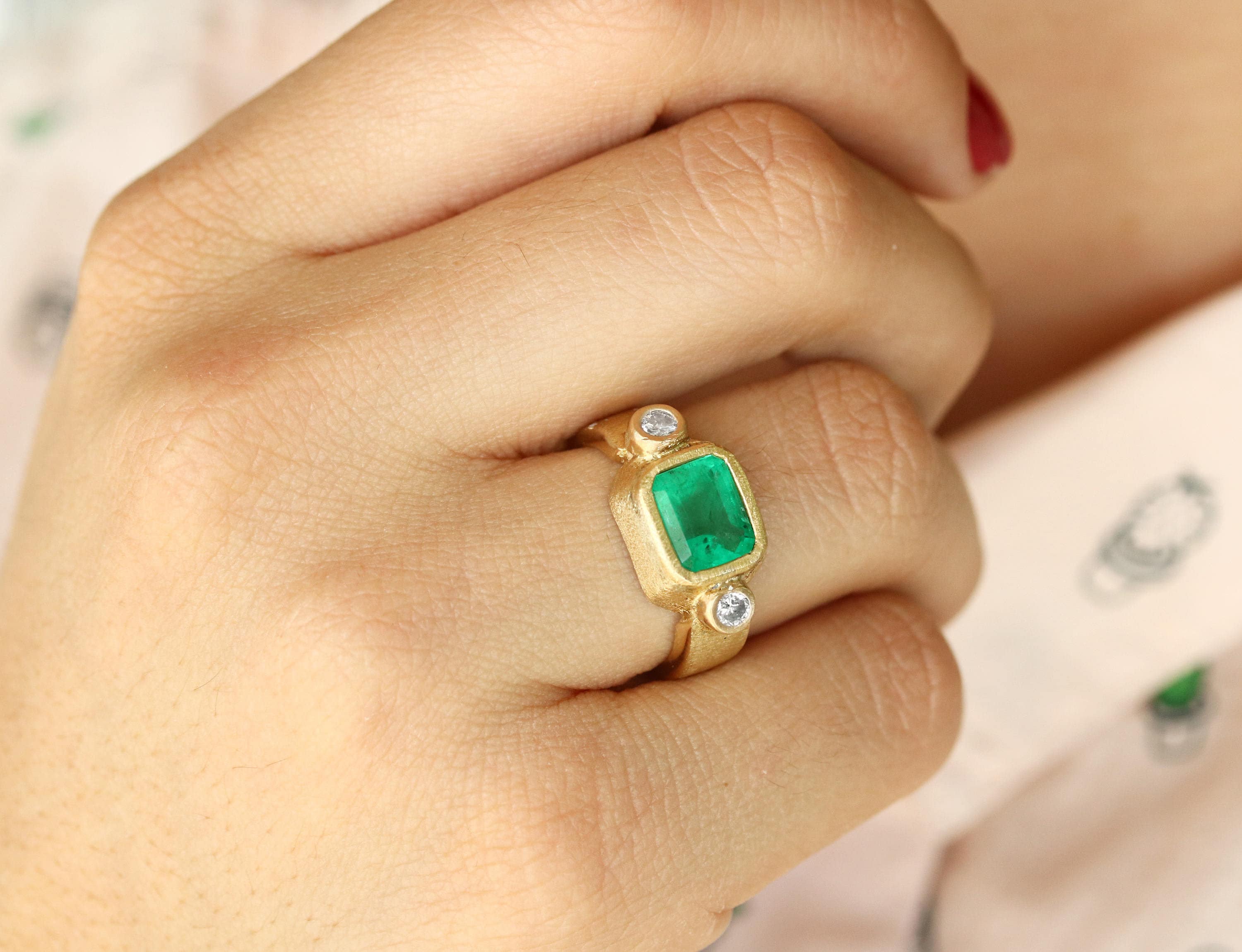 Halle Berry Ring Colombian emerald & diamonds 18KNatural Etsy