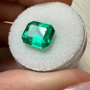 3.61 Carat 10x9 Vivacious Green Natural Loose Colombian Emerald-Emerald Cut, Medium Green Emerald, Genuine Emerald Gem May Birthstone image 5