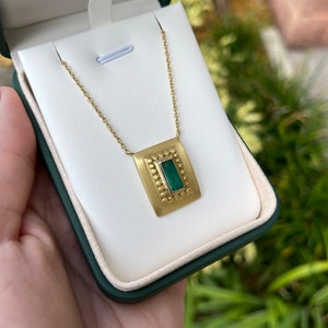 Emerald Statement Necklace - Luxurious Green Radiance in 18K Gold