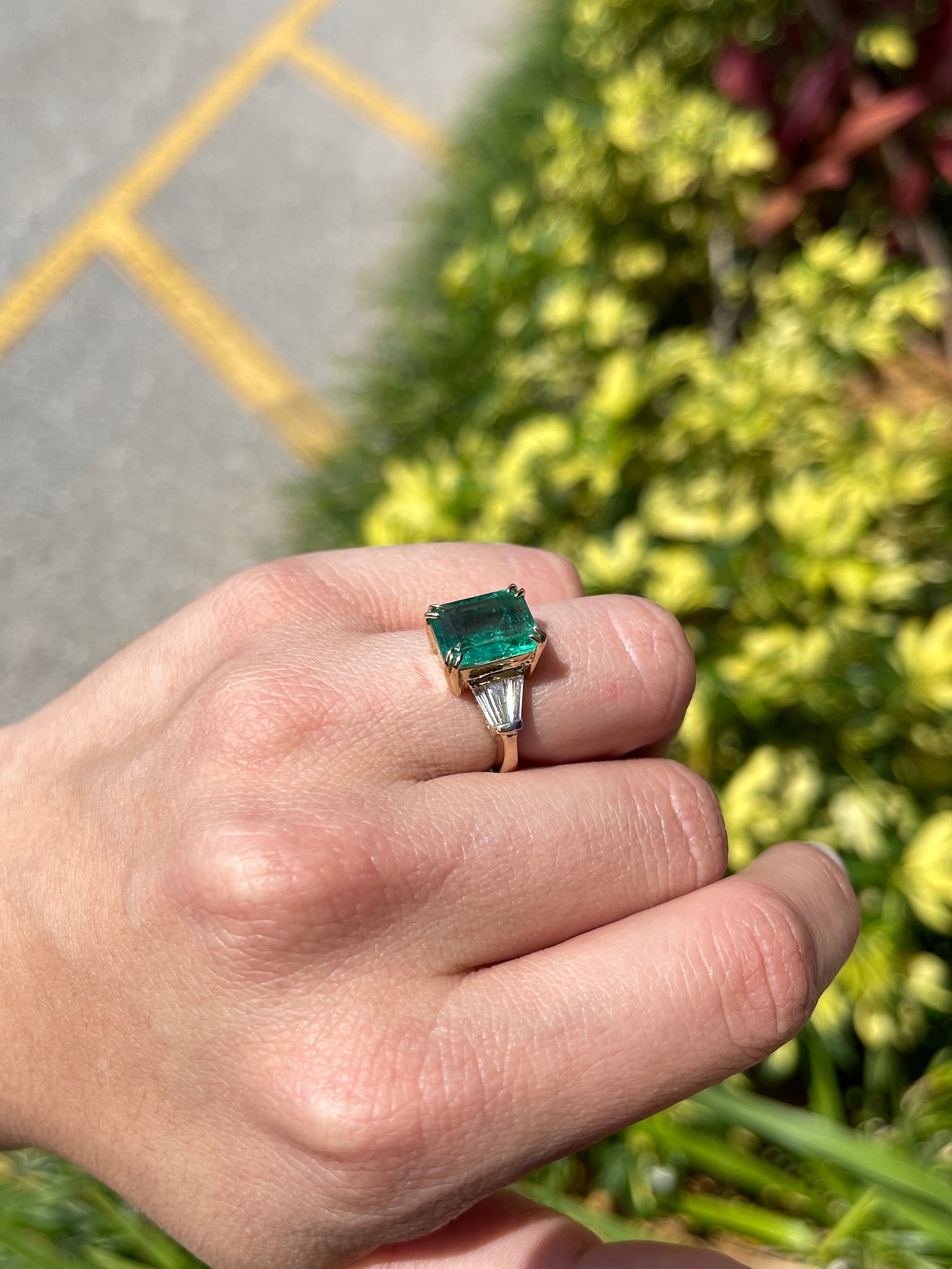 4.76tcw 18K スリーストーン ダイヤモンド＆エメラルドリング