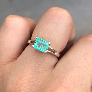 Green Enchantment: Emerald Silver Ring for a Chic and Classic Look
