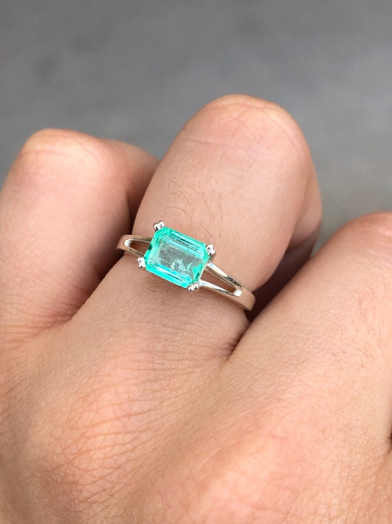 Green Enchantment: Emerald Silver Ring for a Chic and Classic Look
