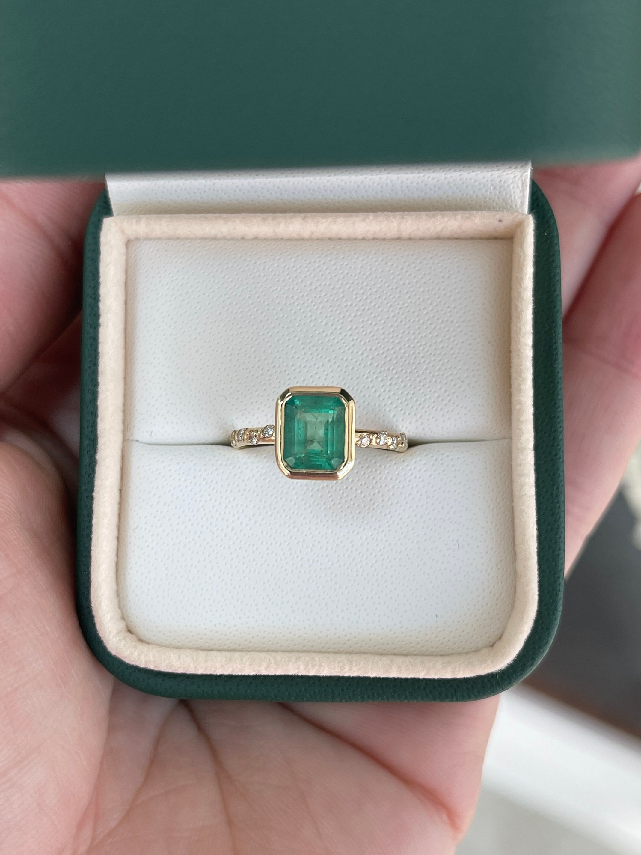 PARUSHI GEMS 17.25 Ratti 15.69 Carat Calibrated Natural Zambian cabochon  rectangle panchdhatu emerald ring with beautiful color earth mined panna  18K gold plated adjustable ring : Amazon.in: Fashion