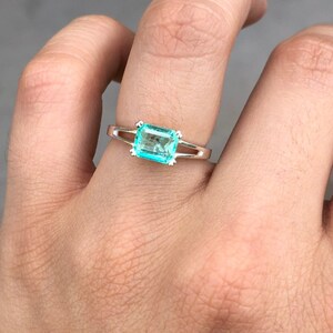 Timeless Radiance: Silver Engagement Ring with Natural Emerald