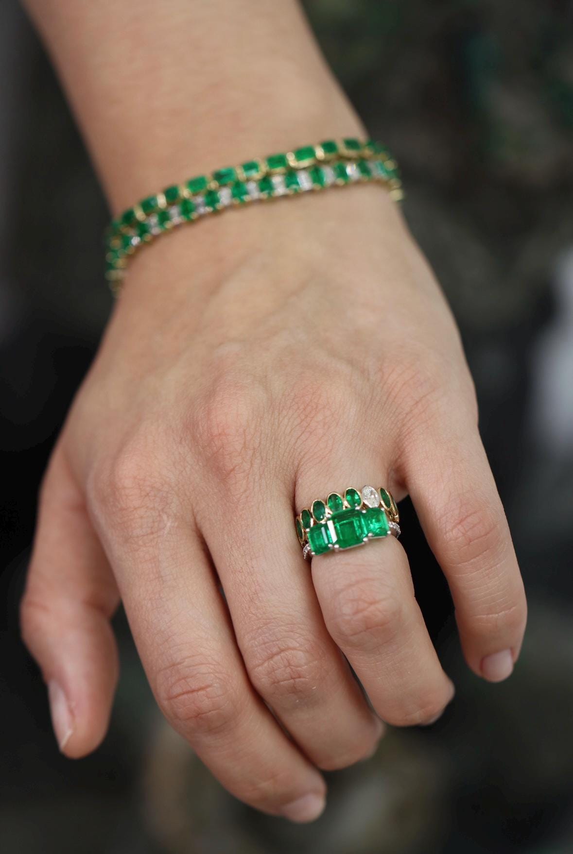 スリーストーンアッシャーカットエメラルド＆ダイヤモンドリング 18K