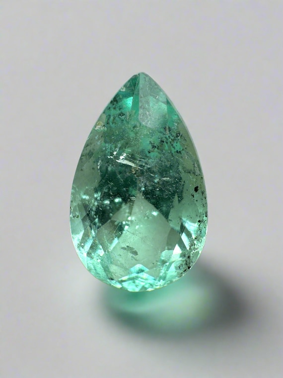 Cabochon ovale vert émeraude naturel : pierre précieuse non sertie de Zambie - France