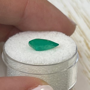 Enchanting Green Gem: 1.87 Carat Pear Cut Emerald