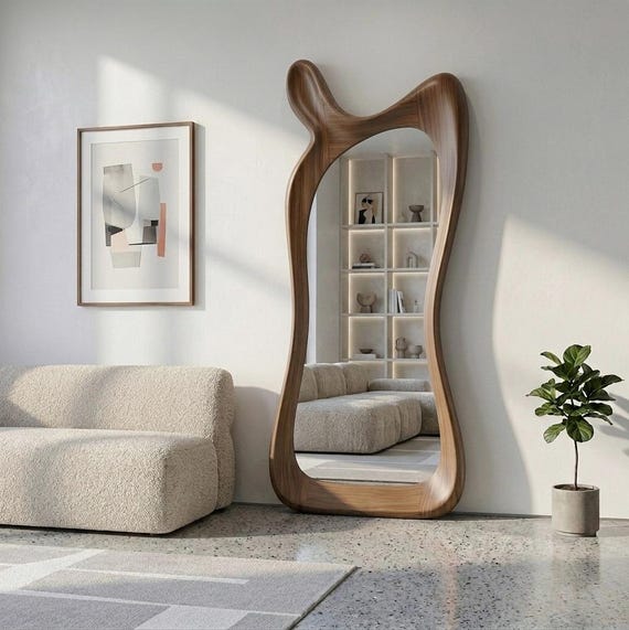 Asymmetrischer Ganzkörperspiegel aus Walnussholz: Standspiegel im Mid-Century-Modern-Stil