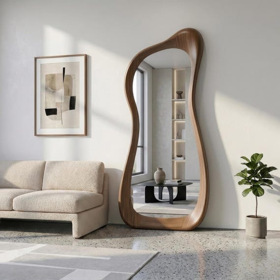 Asymmetrischer Ganzkörperspiegel aus Walnussholz – Mid-Century-Modern-Stil