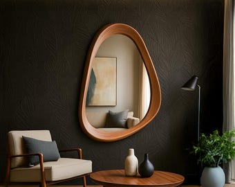 Asymmetrische spiegel walnoot – Organische moderne muurkunst en decoratie