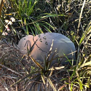 Sömnig Skogsanda - Totoro - Trädgårdspåle i metall - Studio Ghibli Yard Art bild 7