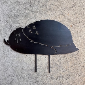 Sömnig Skogsanda - Totoro - Trädgårdspåle i metall - Studio Ghibli Yard Art bild 9