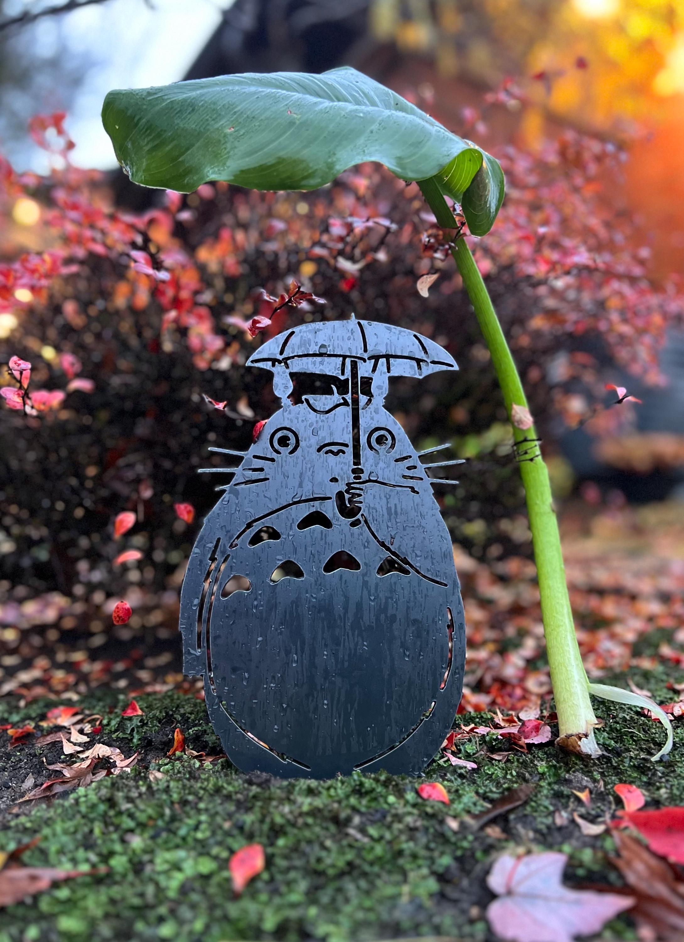 totoro spore from HHR garden トトロ My Neighbor Totoro - Totoro in the tree hole | Resin Statue | by