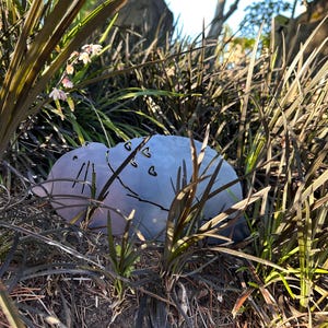 Sömnig Skogsanda - Totoro - Trädgårdspåle i metall - Studio Ghibli Yard Art bild 8