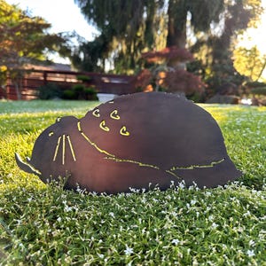 Sömnig Skogsanda - Totoro - Trädgårdspåle i metall - Studio Ghibli Yard Art bild 3