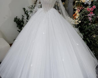 Vestido de novia de princesa sin tirantes estilo princesa / Vestido de novia de tul con perlas / Vestido de novia romántico con falda abullonada / Vestido de novia personalizado hecho a mano