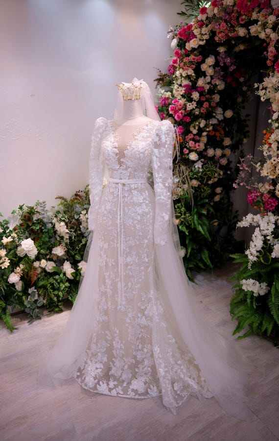 Elegant Long Sleeve Wedding Dress 3D Floral Lace, Fitted