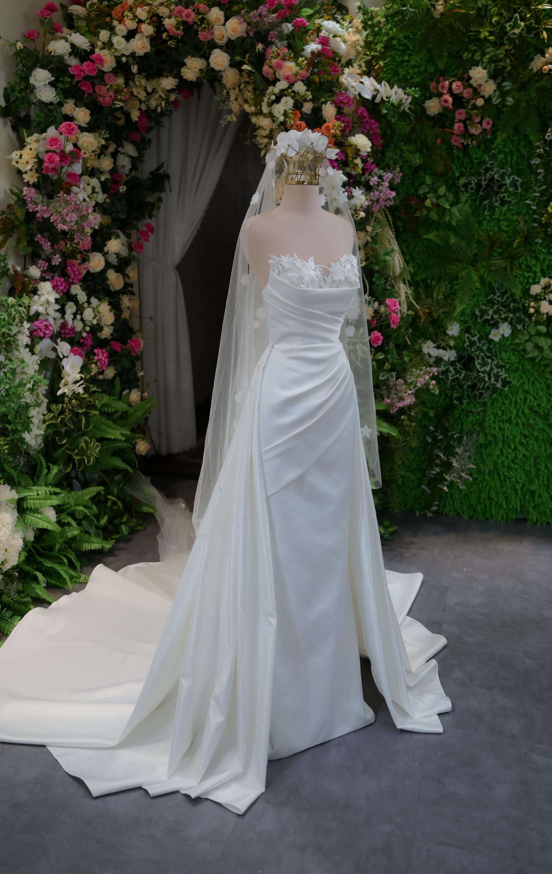 satin black bridesmaid dresses Dress back detail that sculpts Parina | White Strappy Solid Dress Shirts Size:Medium (Fits size US 8-10/UK 12-14)