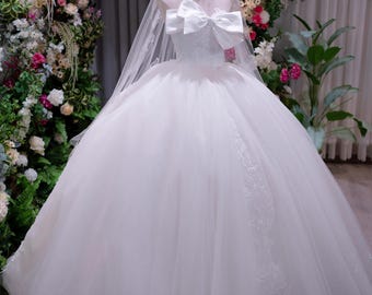 Bow Wedding Dress / Puffy Tulle Bridal Gown / Strapless Ball Gown / White Wedding Dress / Princess Gown for Bride / Handmade Custom Dress
