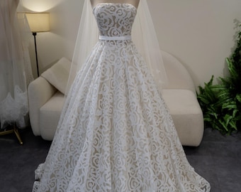 Vestido de novia jacquard sin tirantes estilo princesa de princesa elegante y minimalista, hecho a medida.