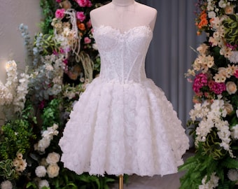 Minivestido de novia floral 3D – Vestido de novia sin tirantes con corsé de encaje, vestido corto para recepción, vestido de fiesta con falda de rosetas, hecho a medida