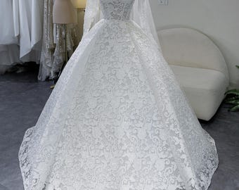 Strapless Lace Ballkleid Brautkleid, klassisches Prinzessin Brautkleid mit vollem Spitzenrock, elegantes Couture Brautkleid, individuelles Brautkleid