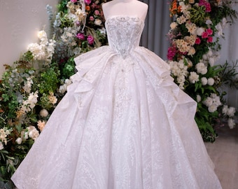 Vestido de novia de lujo estilo princesa sin tirantes / Falda brillante con capas / Vestido de novia elegante hecho a medida