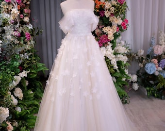 Strapless Tulle Wedding Dress | Floral Applique Bridal Gown A Line | Romantic Soft Wedding Dress | Custom Made Bride Dress