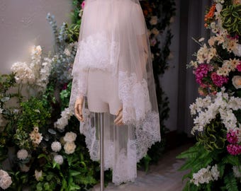 Velo de novia de tul suave con borde de encaje floral grueso, velo de novia de una sola capa, largo hasta la punta de los dedos o capilla, elegante velo con ribete de encaje, hecho a medida.