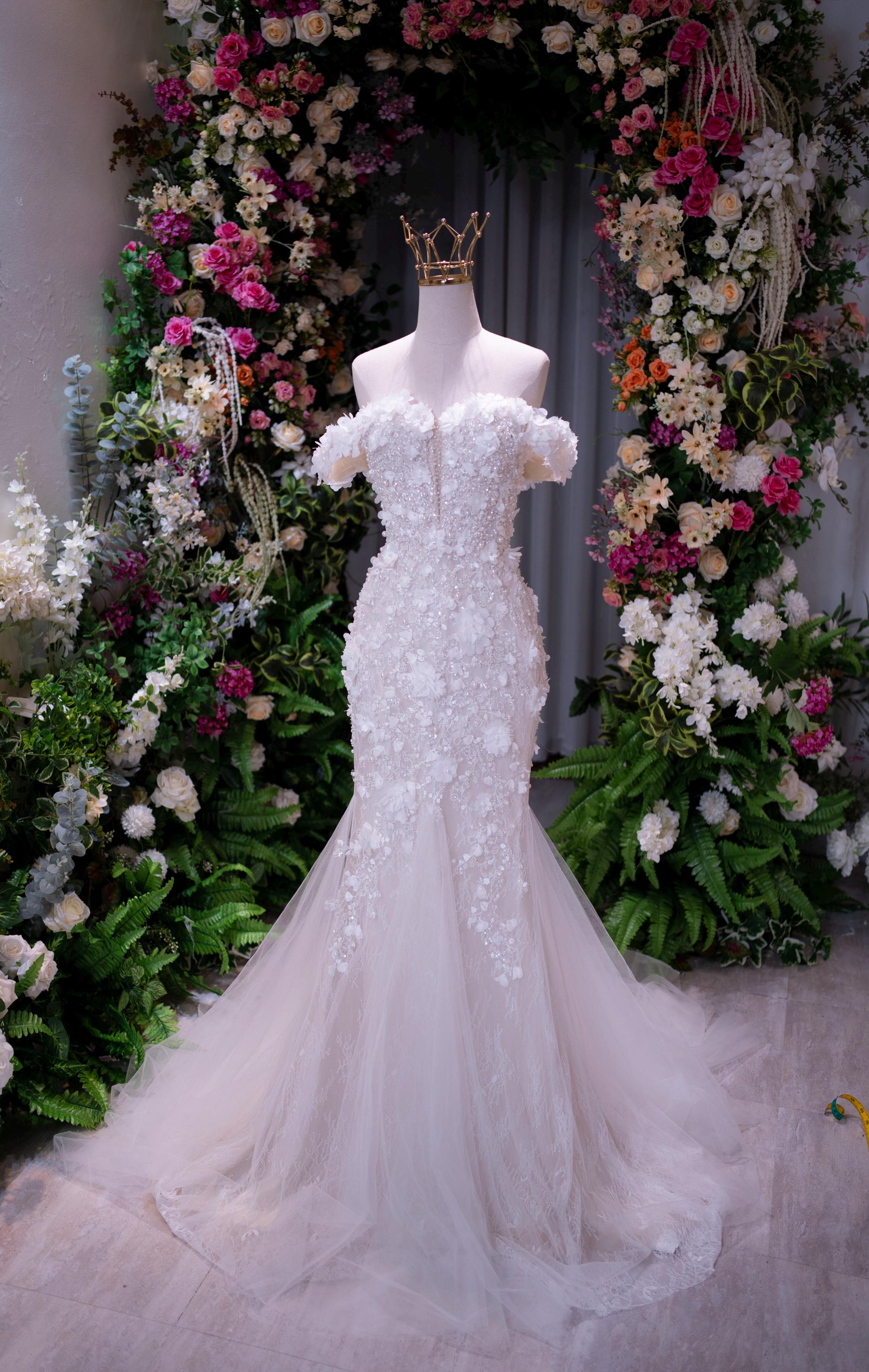 Plus size wedding dress with pearles - Etsy México, image size:1900x3000