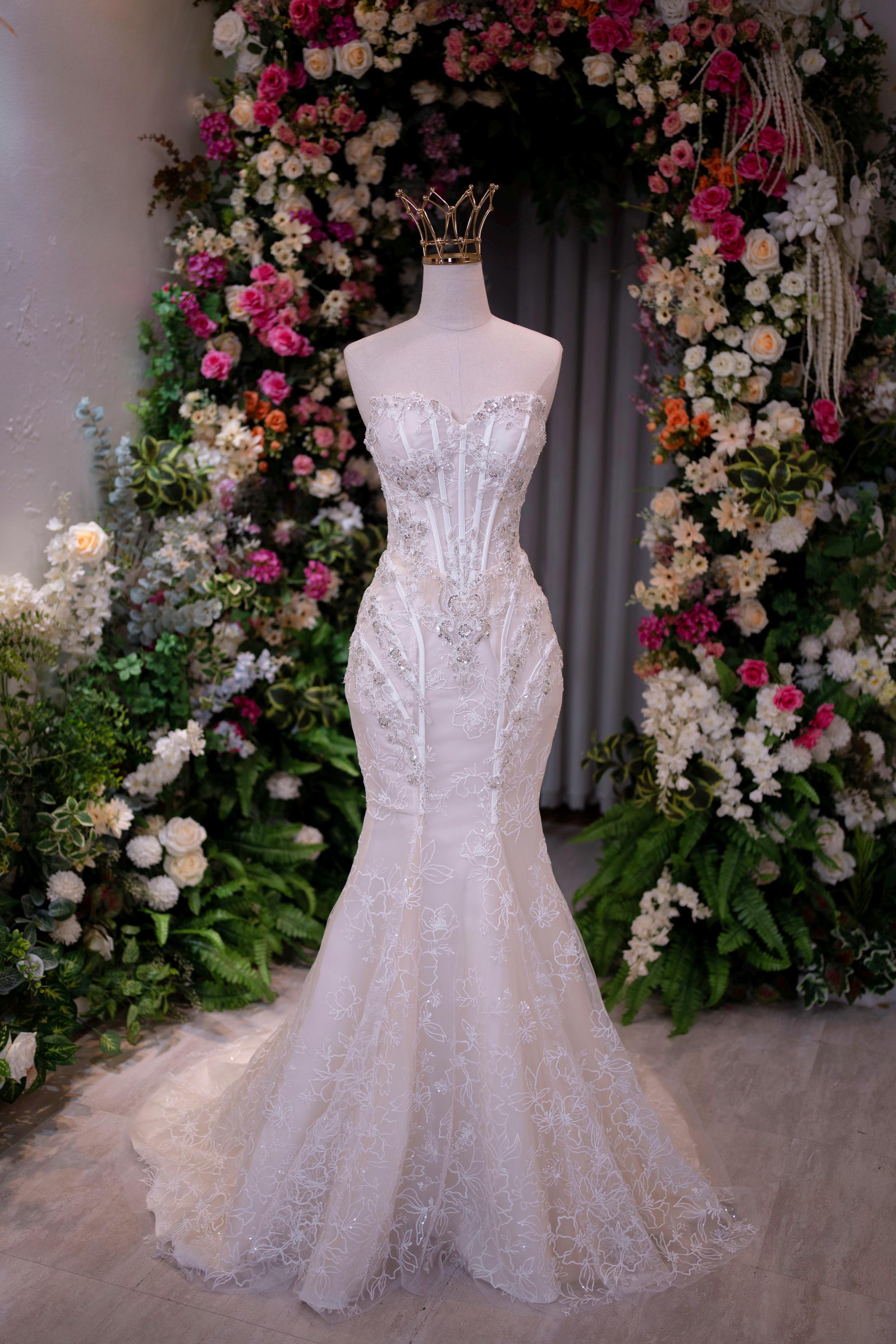 bedazzled corset wedding dress Sparkly Gown Size:8A Ricki Chiffon Maxi Dress bling wedding dresses Best Bridesmaid Dresses for this design also features