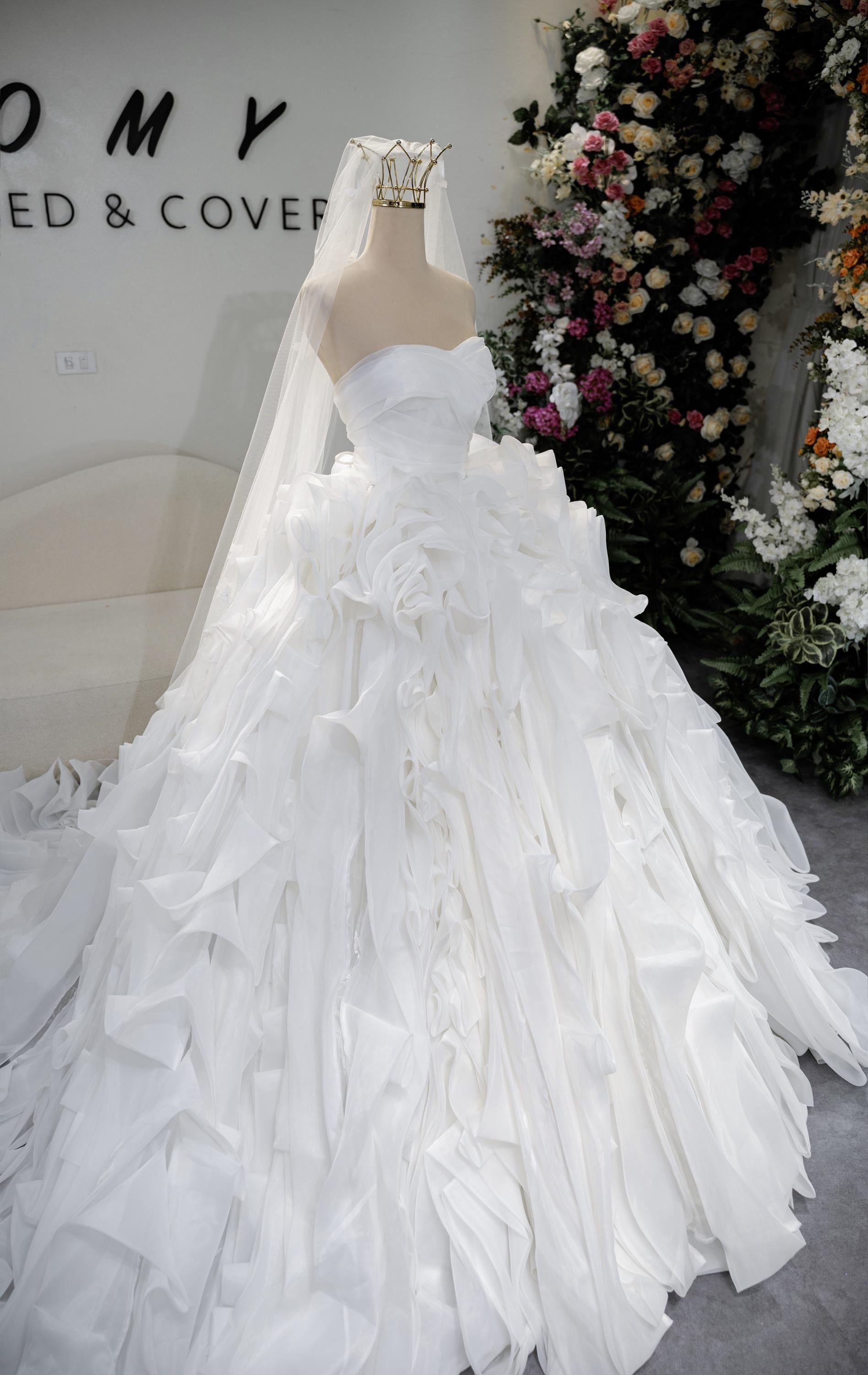 long train mermaid wedding dress Chic Sleeveless Spaghetti Straps Mermaid Wedding Dress with Chapel Tra –  misshow.com