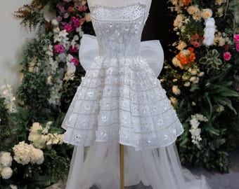 Vestido de novia corto con corsé brillante, lentejuelas con cuentas y cola de tul, elegante minivestido de novia sin tirantes para recepción o fiesta posterior.