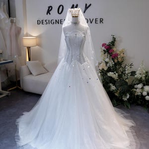 Luxury Sparkly Ball Gown Wedding Dress with Beaded Corset Bodice & Glitter Tulle Skirt – Strapless Princess Bridal Gown with Veil