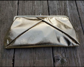 stay gold * 1960s gold foil trapezoid clutch purse