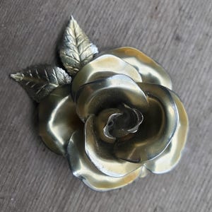 the golden rose • vintage gold toned brooch