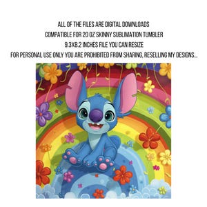 K&ouml;nnte beinhalten: Ein digitaler Download mit einer blauen Cartoonfigur mit gro&szlig;en Ohren, die auf einem Regenbogen sitzt. Das Bild ist von bunten Blumen umgeben. Der Text besagt, dass die Datei f&uuml;r einen 20 oz Skinny Sublimation Tumbler ist und 23,6x20,8 cm gro&szlig; ist.