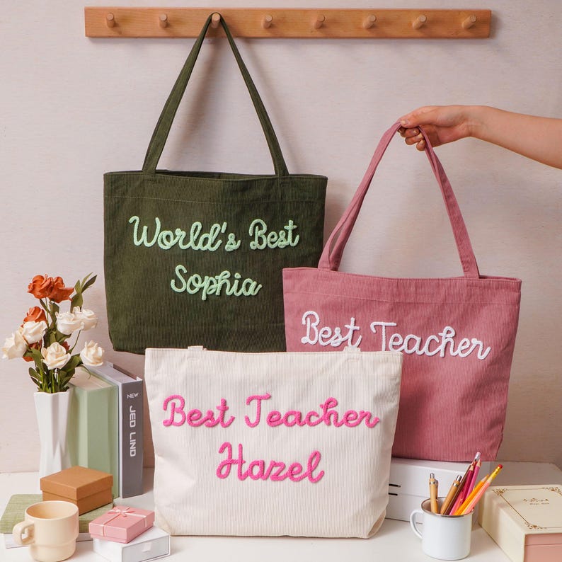 Personalisierte Cord Lehrer Einkaufstasche, Zurück zu Schule Geschenktasche, Hand häkeln Name Reißverschlusstasche, Lehrer Wertschätzung Geschenk, Mrs. Geschenk, Umhängetasche Bild 10